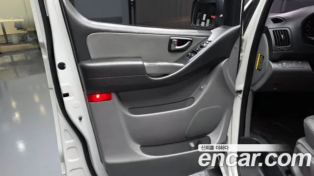 2019 Hyundai The New Grand Starex Van 3-Seater Sold VIN KMFWBX7KBKU019603 – front exterior