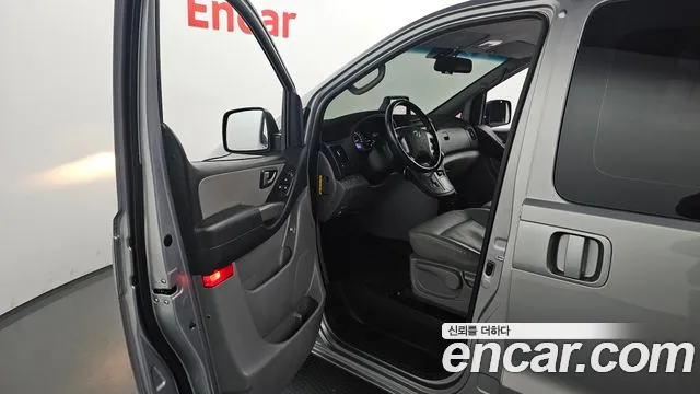 2019 Hyundai The New Grand Starex Van 3-Seater Sold VIN KMFWBX7KBKU021916 – exterior detail