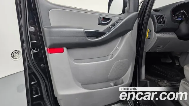 2019 Hyundai The New Grand Starex Van 5-Seater Sold VIN KMFWBX7KBKU052418 – exterior detail 2019 Hyundai The New Grand Starex Van 5-Seater Sold VIN KMFWBX7KBKU052418 – exterior detail