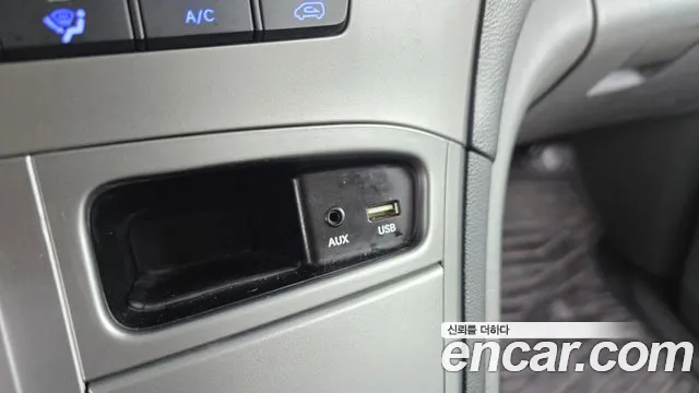 2019 Hyundai The New Grand Starex Van 5-Seater Sold VIN KMFWBX7KBKU071011 – interior seats 2019 Hyundai The New Grand Starex Van 5-Seater Sold VIN KMFWBX7KBKU071011 – interior seats