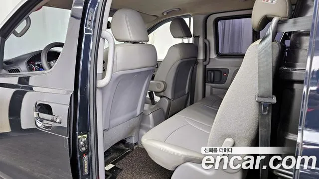 2019 Hyundai The New Grand Starex Van 5-Seater Sold VIN KMFWBX7KBKU071914 – interior seats 2019 Hyundai The New Grand Starex Van 5-Seater Sold VIN KMFWBX7KBKU071914 – interior seats