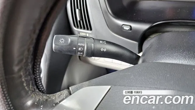 2019 Hyundai The New Grand Starex Van 5-Seater Sold VIN KMFWBX7KBKU071914 – exterior detail 2019 Hyundai The New Grand Starex Van 5-Seater Sold VIN KMFWBX7KBKU071914 – exterior detail