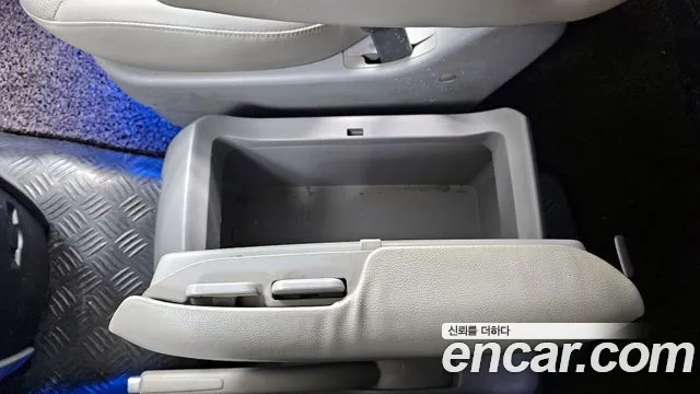2019 Hyundai The New Grand Starex Van 5-Seater Sold VIN KMFWBX7KBKU071914 – photo 13 2019 Hyundai The New Grand Starex Van 5-Seater Sold VIN KMFWBX7KBKU071914 – photo 13