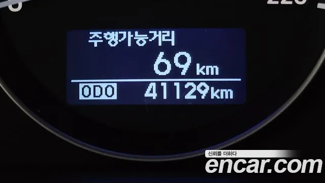 2019 Hyundai The New Grand Starex Van 3-Seater Sold VIN KMFWBX7KBKU093593 – side profile