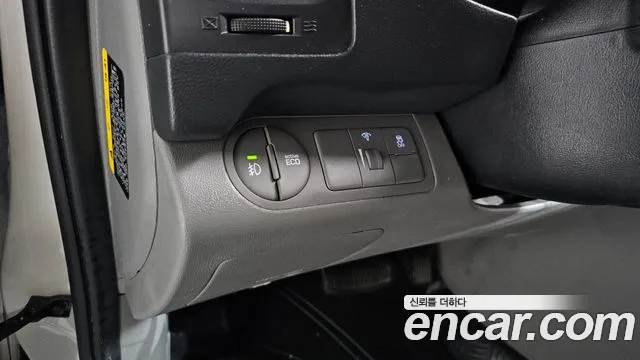 2019 Hyundai The New Grand Starex Van 3-Seater Sold VIN KMFWBX7KBKU093593 – photo 15