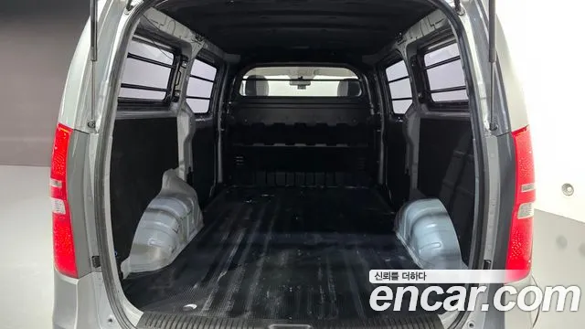 2019 Hyundai The New Grand Starex Van 3-Seater Sold VIN KMFWBX7KBKU095477 – exterior detail