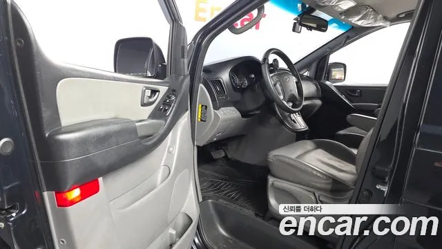 2020 Hyundai The New Grand Starex Van 5-Seater Sold VIN KMFWBX7KBLU117192 – exterior detail 2020 Hyundai The New Grand Starex Van 5-Seater Sold VIN KMFWBX7KBLU117192 – exterior detail