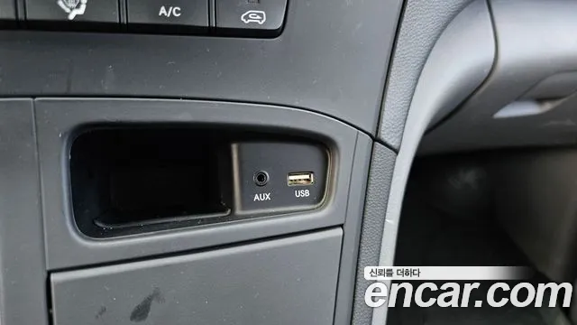 2020 Hyundai The New Grand Starex Van 3-Seater Sold VIN KMFWBX7KBLU117367 – interior seats 2020 Hyundai The New Grand Starex Van 3-Seater Sold VIN KMFWBX7KBLU117367 – interior seats