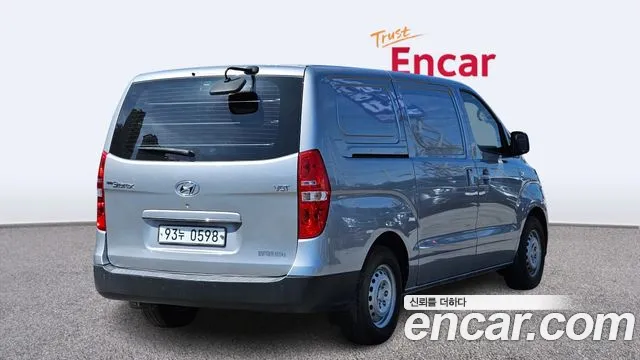 2020 Hyundai The New Grand Starex Van 3-Seater Sold VIN KMFWBX7KBLU117367 – trunk area 2020 Hyundai The New Grand Starex Van 3-Seater Sold VIN KMFWBX7KBLU117367 – trunk area