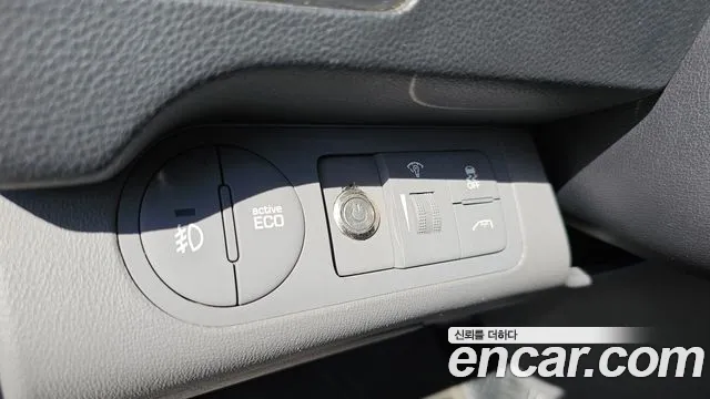 2020 Hyundai The New Grand Starex Van 5-Seater Sold VIN KMFWBX7KBLU120204 – interior seats