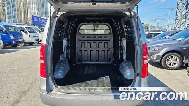 2020 Hyundai The New Grand Starex Van 5-Seater Sold VIN KMFWBX7KBLU120204 – exterior detail