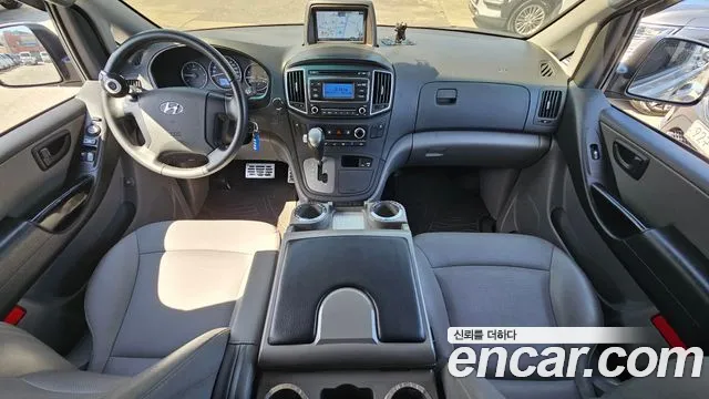 2020 Hyundai The New Grand Starex Van 5-Seater Sold VIN KMFWBX7KBLU120204 – trunk area