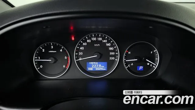 2020 Hyundai The New Grand Starex Van 5-Seater Sold VIN KMFWBX7KBLU124309 – rear exterior
