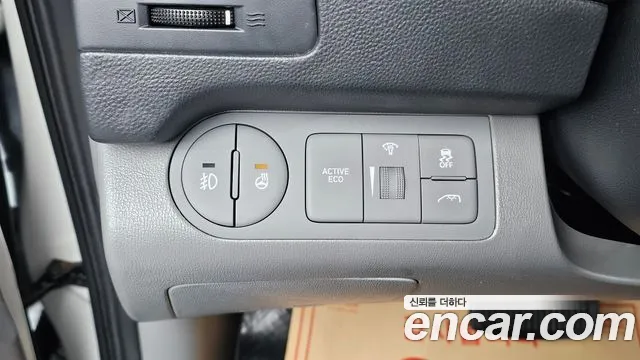 2020 Hyundai The New Grand Starex Van 5-Seater Sold VIN KMFWBX7KBLU124309 – exterior detail