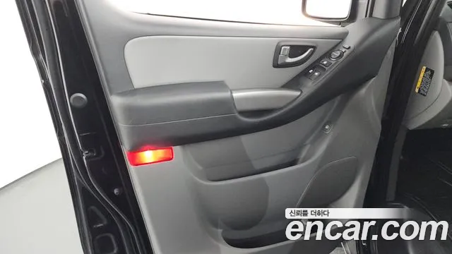 2020 Hyundai The New Grand Starex Van 5-Seater Sold VIN KMFWBX7KBLU124805 – exterior detail