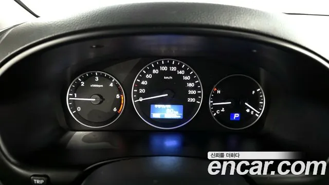 2020 Hyundai The New Grand Starex Van 5-Seater Sold VIN KMFWBX7KBLU127432 – exterior detail 2020 Hyundai The New Grand Starex Van 5-Seater Sold VIN KMFWBX7KBLU127432 – exterior detail