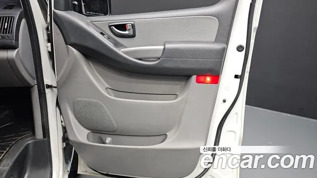 2020 Hyundai The New Grand Starex Van 5-Seater Sold VIN KMFWBX7KBLU137771 – interior seats