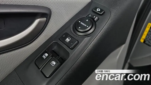 2020 Hyundai The New Grand Starex Van 3-Seater Sold VIN KMFWBX7KBLU138165 – interior seats 2020 Hyundai The New Grand Starex Van 3-Seater Sold VIN KMFWBX7KBLU138165 – interior seats