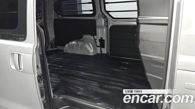 2020 Hyundai The New Grand Starex Van 3-Seater Sold VIN KMFWBX7KBLU138165 – exterior detail 2020 Hyundai The New Grand Starex Van 3-Seater Sold VIN KMFWBX7KBLU138165 – exterior detail