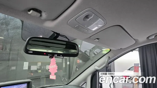 2020 Hyundai The New Grand Starex Van 3-Seater Sold VIN KMFWBX7KBLU147225 – trunk area