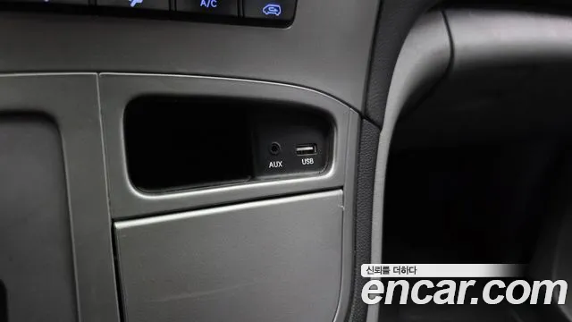 2020 Hyundai The New Grand Starex Van 3-Seater Sold VIN KMFWBX7KBLU147225 – photo 24