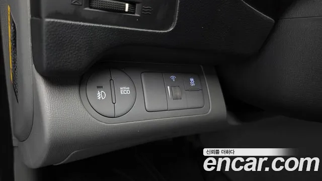 2020 Hyundai The New Grand Starex Van 3-Seater Sold VIN KMFWBX7KBLU147225 – photo 25