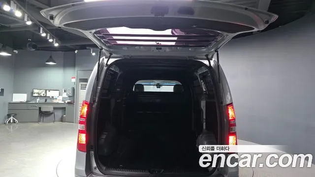 2021 Hyundai The New Grand Starex Van 3-Seater Sold VIN KMFWBX7KBMU156690 – rear exterior