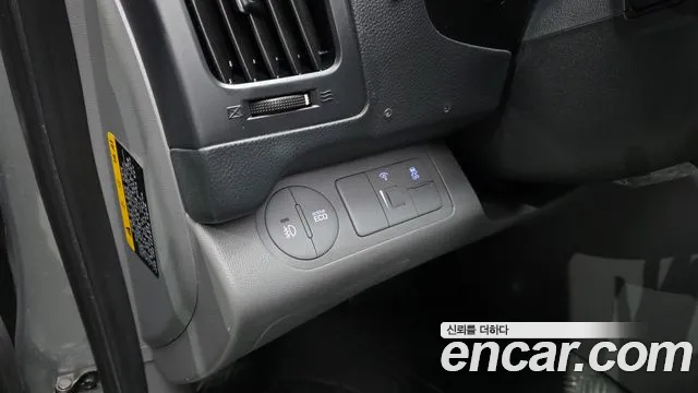 2021 Hyundai The New Grand Starex Van 3-Seater Sold VIN KMFWBX7KBMU156690 – trunk area