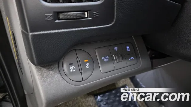 2021 Hyundai The New Grand Starex Van 5-Seater Sold VIN KMFWBX7KBMU164548 – trunk area