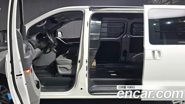 2021 Hyundai The New Grand Starex Van 3-Seater Sold VIN KMFWBX7KBMU172755 – front exterior