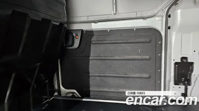 2021 Hyundai The New Grand Starex Van 3-Seater Sold VIN KMFWBX7KBMU176406 – front exterior