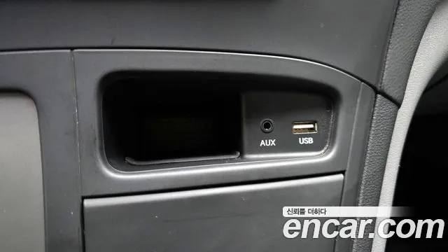 2021 Hyundai The New Grand Starex Van 5-Seater Sold VIN KMFWBX7KBMU177218 – exterior detail