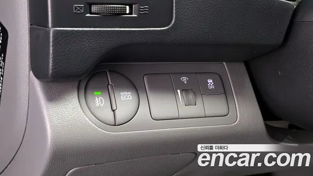 2021 Hyundai The New Grand Starex Van 3-Seater Sold VIN KMFWBX7KBMU179228 – rear exterior