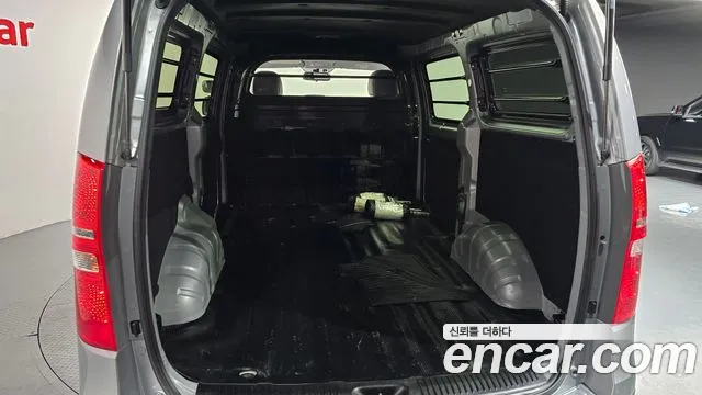2021 Hyundai The New Grand Starex Van 3-Seater Sold VIN KMFWBX7KBMU179228 – trunk area