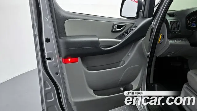 2021 Hyundai The New Grand Starex Van 3-Seater Sold VIN KMFWBX7KBMU179228 – photo 27