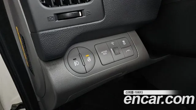 2021 Hyundai The New Grand Starex Van 5-Seater Sold VIN KMFWBX7KBMU183128 – exterior detail