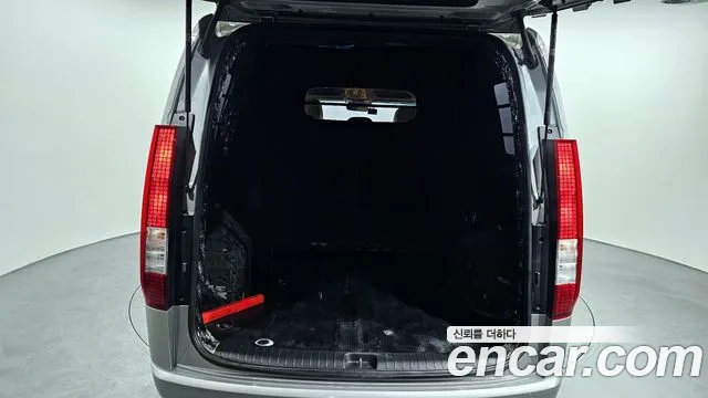 2022 Hyundai Staria Cargo 5-Seater Sold VIN KMFYCX71BNU064177 – interior seats
