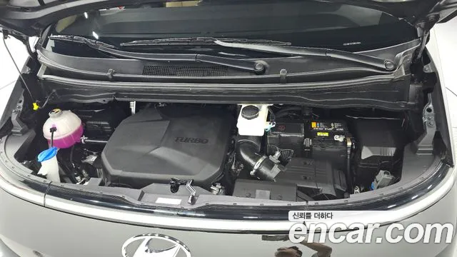 2024 Hyundai Staria Cargo 5-Seater Sold VIN KMFYCX71BRU150843 – exterior detail
