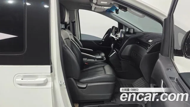 2022 Hyundai Staria L3.5 Cargo 5-Seater Sold VIN KMFYCX73BNU038917 – front exterior