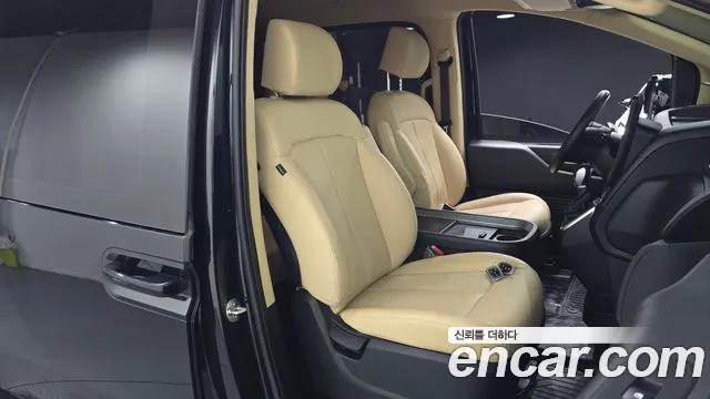 2024 Hyundai Staria L3.5 Cargo 5-Seater Sold VIN KMFYCX73BRU176049 – exterior detail