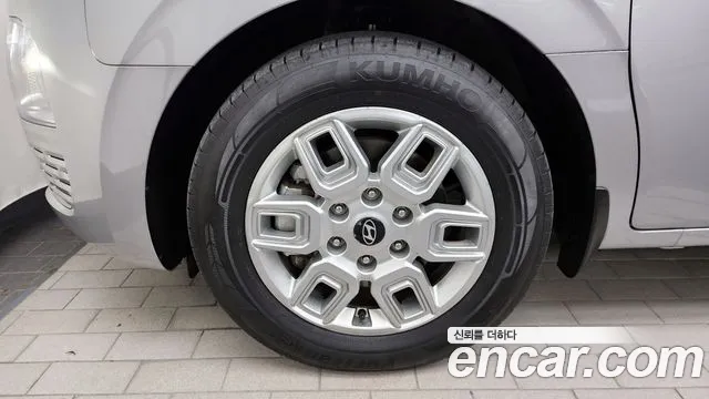 2025 Hyundai Staria Cargo 3-Seater Sold VIN KMFYDX71BSU230591 – exterior detail