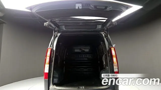 2023 Hyundai Staria L3.5 Cargo 3-Seater Sold VIN KMFYDX73BPU077692 – interior seats