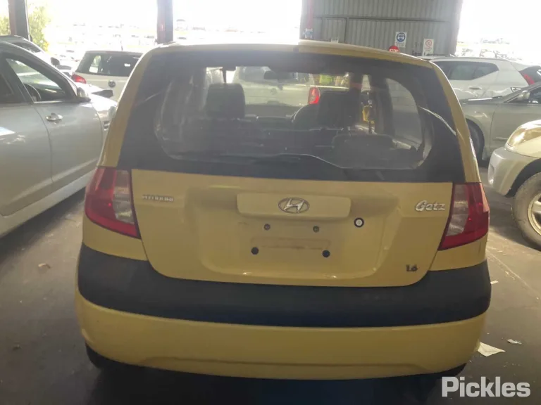2007 Hyundai Getz Damaged VIN KMHBT51BR7U650401 – interior seats
