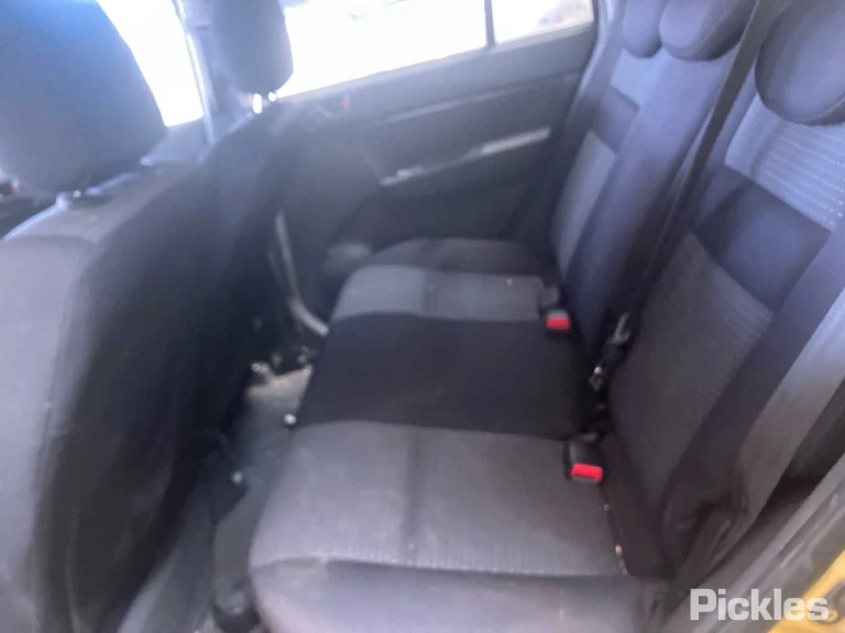 2007 Hyundai Getz Damaged VIN KMHBT51BR7U650401 – trunk area
