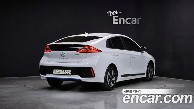 2017 Hyundai Ioniq Hybrid Q VIN KMHC051CGHU031822