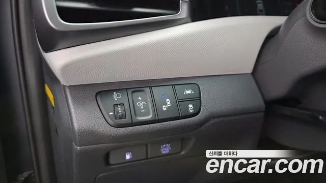 2020 Hyundai The New Ioniq Hybrid 1.6 HEV Sold VIN KMHC051CGLU208277 – dashboard