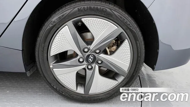 2020 Hyundai The New Ioniq Hybrid 1.6 HEV Sold VIN KMHC051CGLU208277 – trunk area