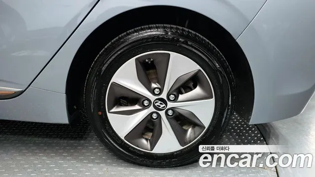 2018 Hyundai Ioniq Electric Q Sold VIN KMHC051HFJU012833 – front exterior