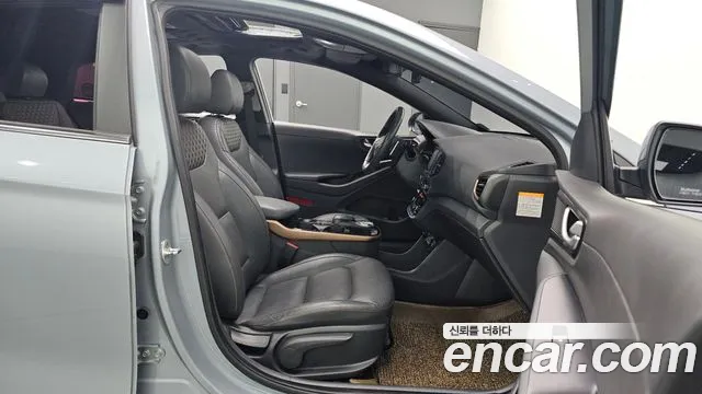 2018 Hyundai Ioniq Electric Q Sold VIN KMHC051HFJU013870 – photo 16