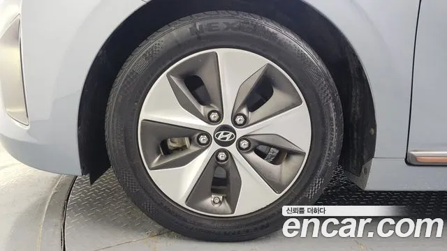 2018 Hyundai Ioniq Electric Q Sold VIN KMHC051HFJU013870 – photo 18